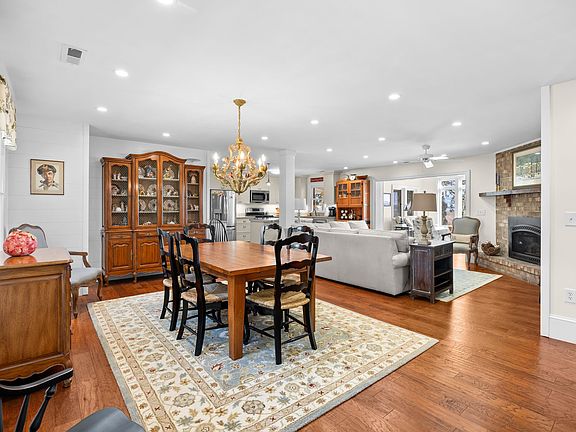4th image of 436 Golf Dr.