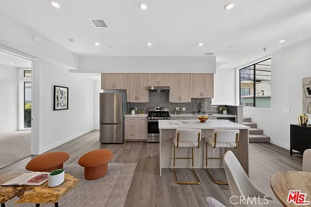 1204 N Orange Grove Ave — Photo 7