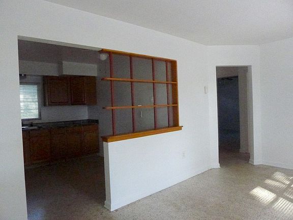 2nd image of 1307 N Ferncreek Ave