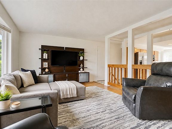 5th image of 391 Mount Ridge Cir