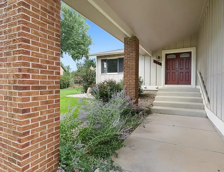 4 bed, 2800 sqft, $2,550 — Photo 2