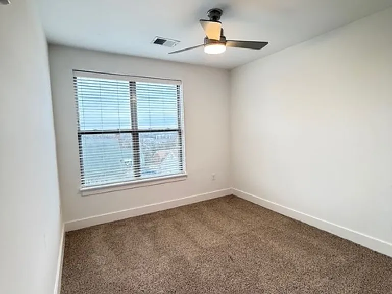 Artisan Hill — Photo 24