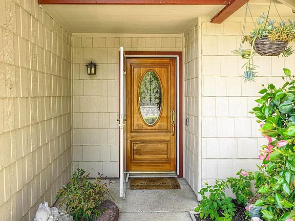 2nd image of 1019 Sandpoint Drive
