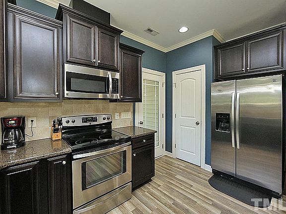 5th image of 93 Pamela Ln