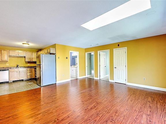 5th image of 1 Eric Pl APT 11