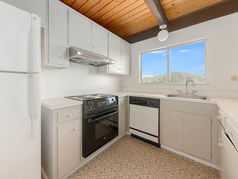 451 Ethel Ave — Photo 11