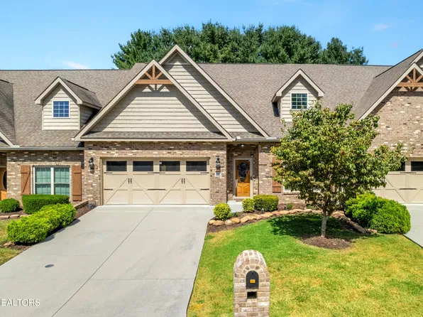 921 Bishop Knoll Ln, Knoxville, TN 37938