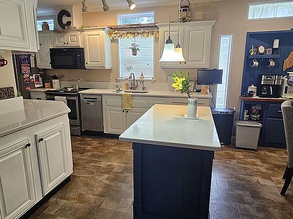 5th image of 410 NE 5th St #267