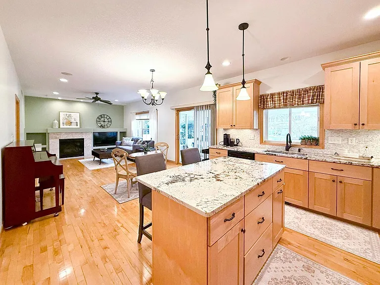 3655 Stone Point Dr NE — Photo 4