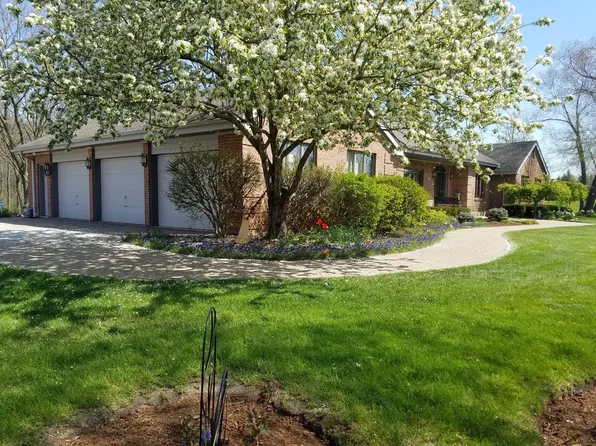 121 W Stone Marsh Ln, Barrington, IL 60010