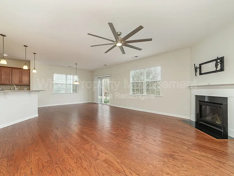 7922 Kelburn Ln — Photo 10