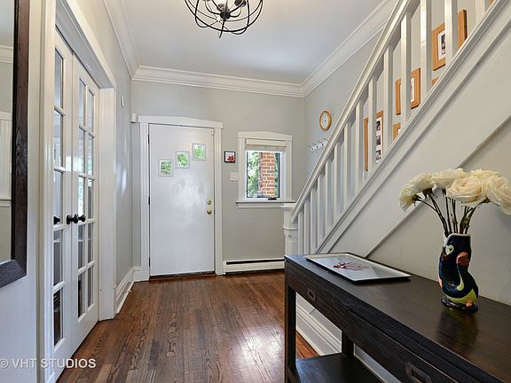 3rd image of 1916 W Larchmont Ave