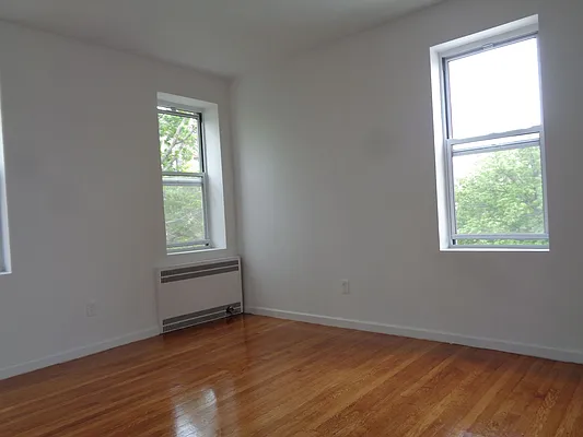 Rented by Zikos Realty Services | media 1