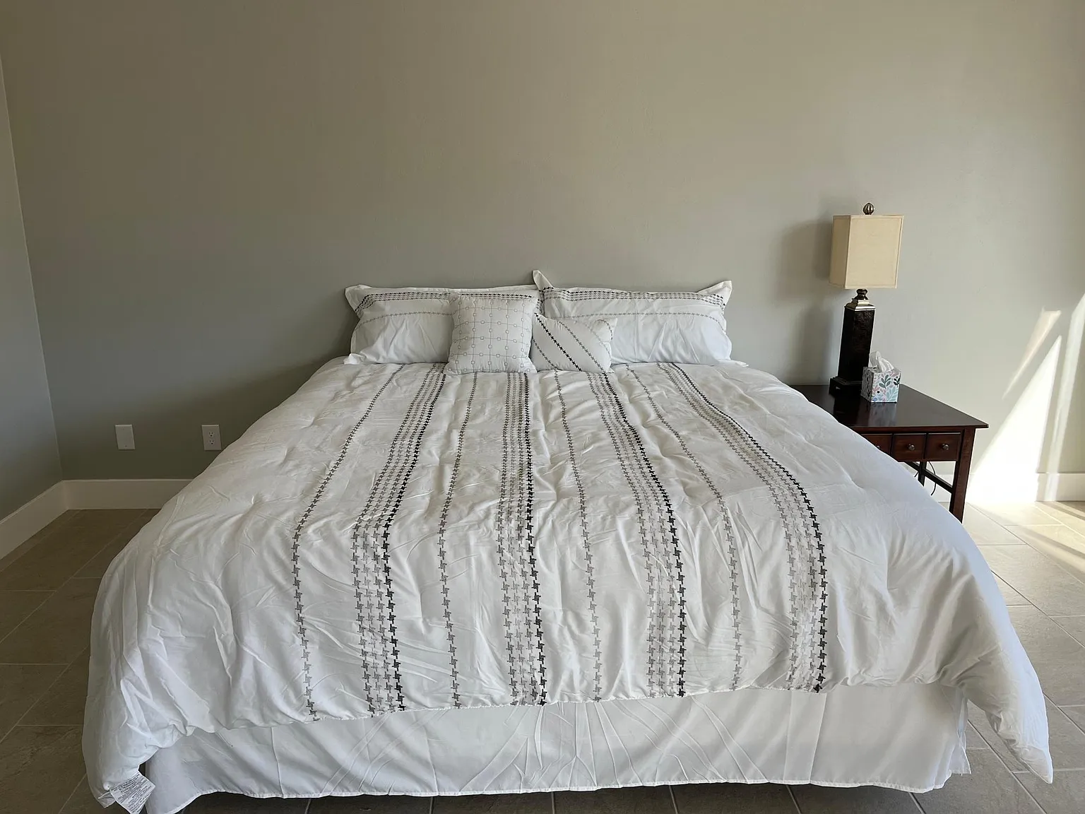 3 bed, 2118 sqft, $3,000 — Photo 2