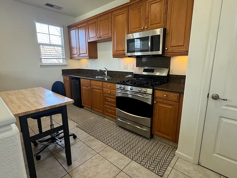 681 W La Canada — Photo 4