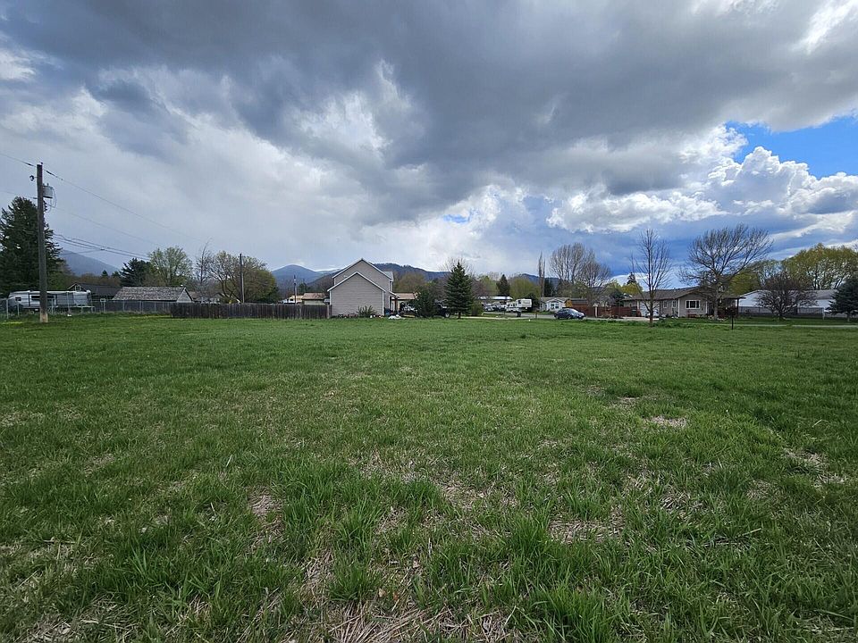 2nd image of 11 W King St Lot A