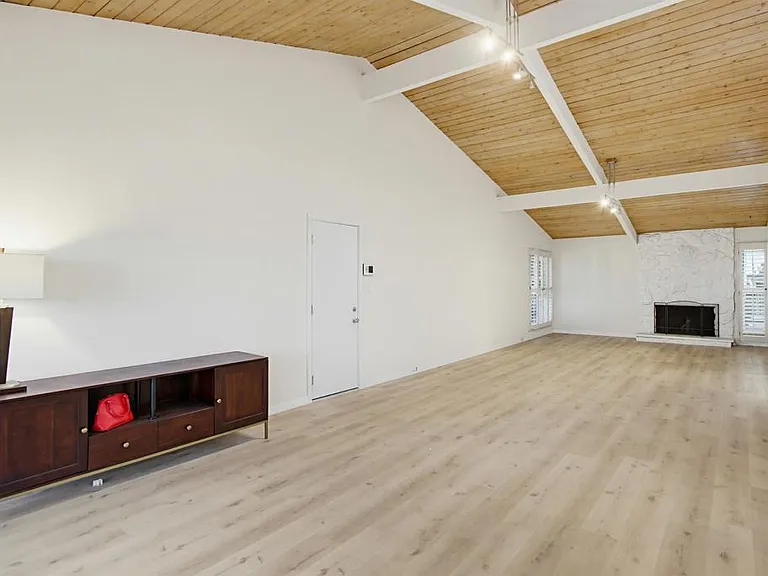 5605 Soledad Mountain Rd — Photo 13