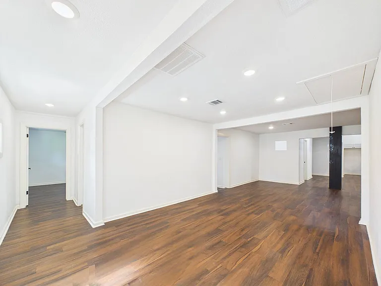 11515 Iberia Dr — Photo 10