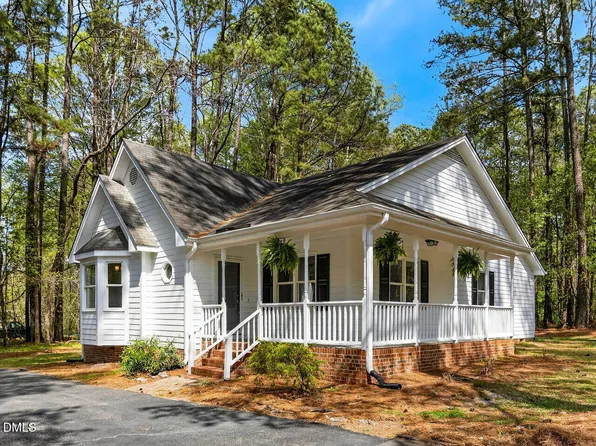 2820 Stageline Dr, Raleigh, NC 27603