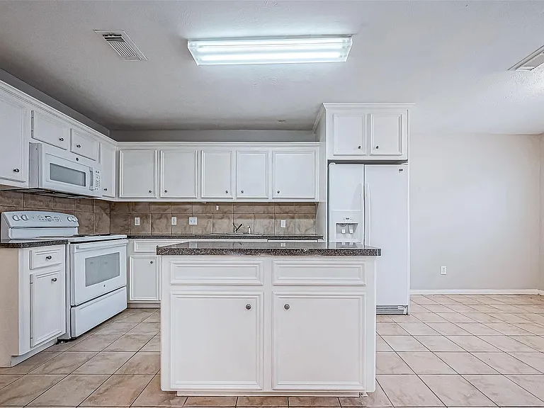 10043 Morocco Rd — Photo 15