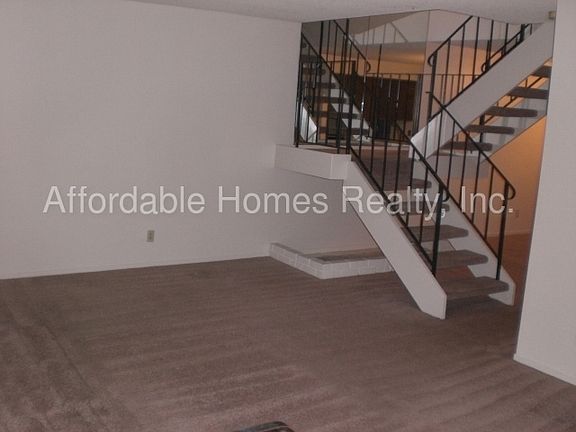 3rd image of 4049 Oak Villa Cir