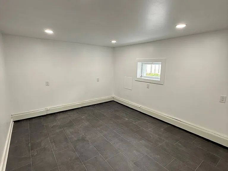 610 Laurelton Blvd #3 — Photo 23