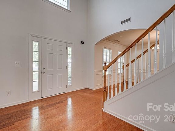 4th image of 4350 Cole Creek Dr