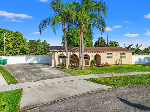 3rd image of 3605 SW 122nd Pl