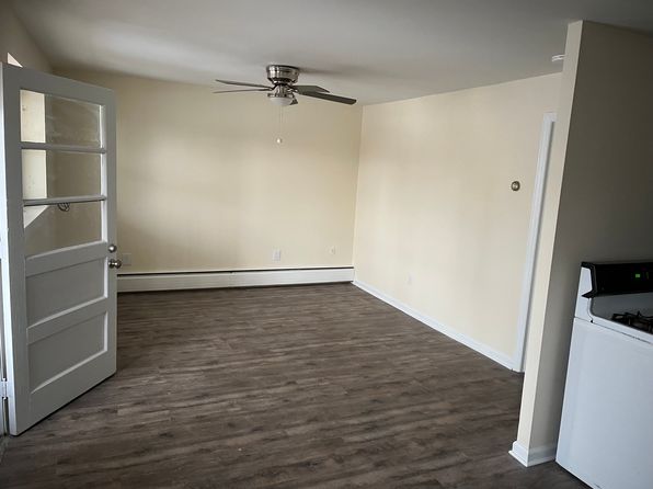 124 William St APT A