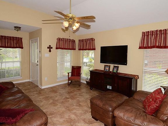 4th image of 2314 Old Oak Ln