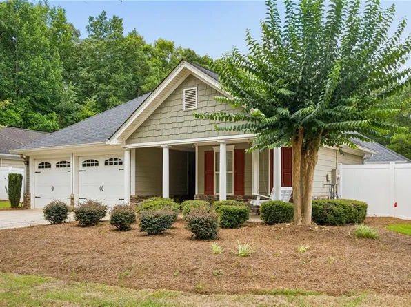 162 Cottage Club Dr, Locust Grove, GA 30248