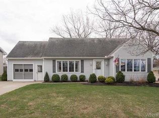 16 Burton Ln, Hamburg, NY 14075