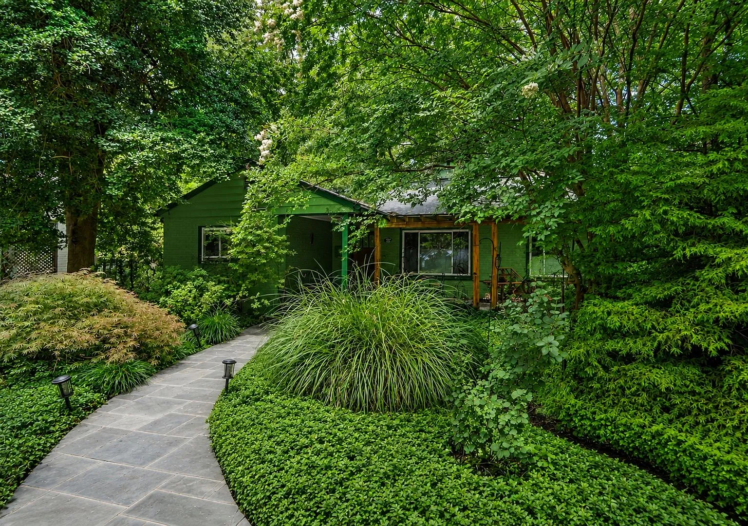 3 Bed 3 Bath - Silver Spring Rambler on Quiet Cul-de-Sac Near Sligo Creek Park — Photo 1