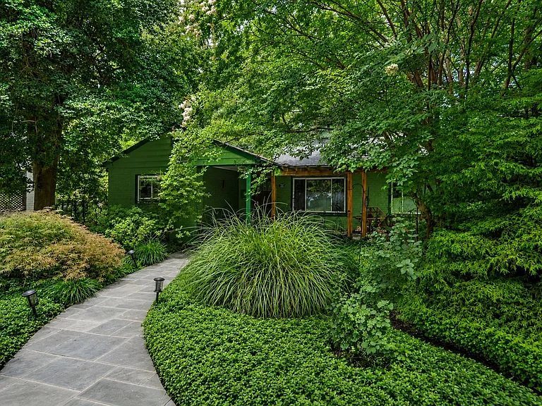 110 Devon Ct — Photo 1