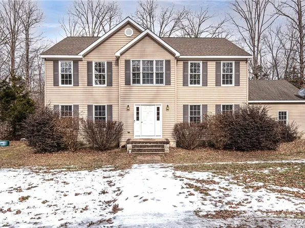 2210 Stage Coach Rd, Farmville, VA 23901