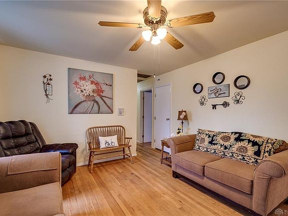 4th image of 303 Amsterdam Dr