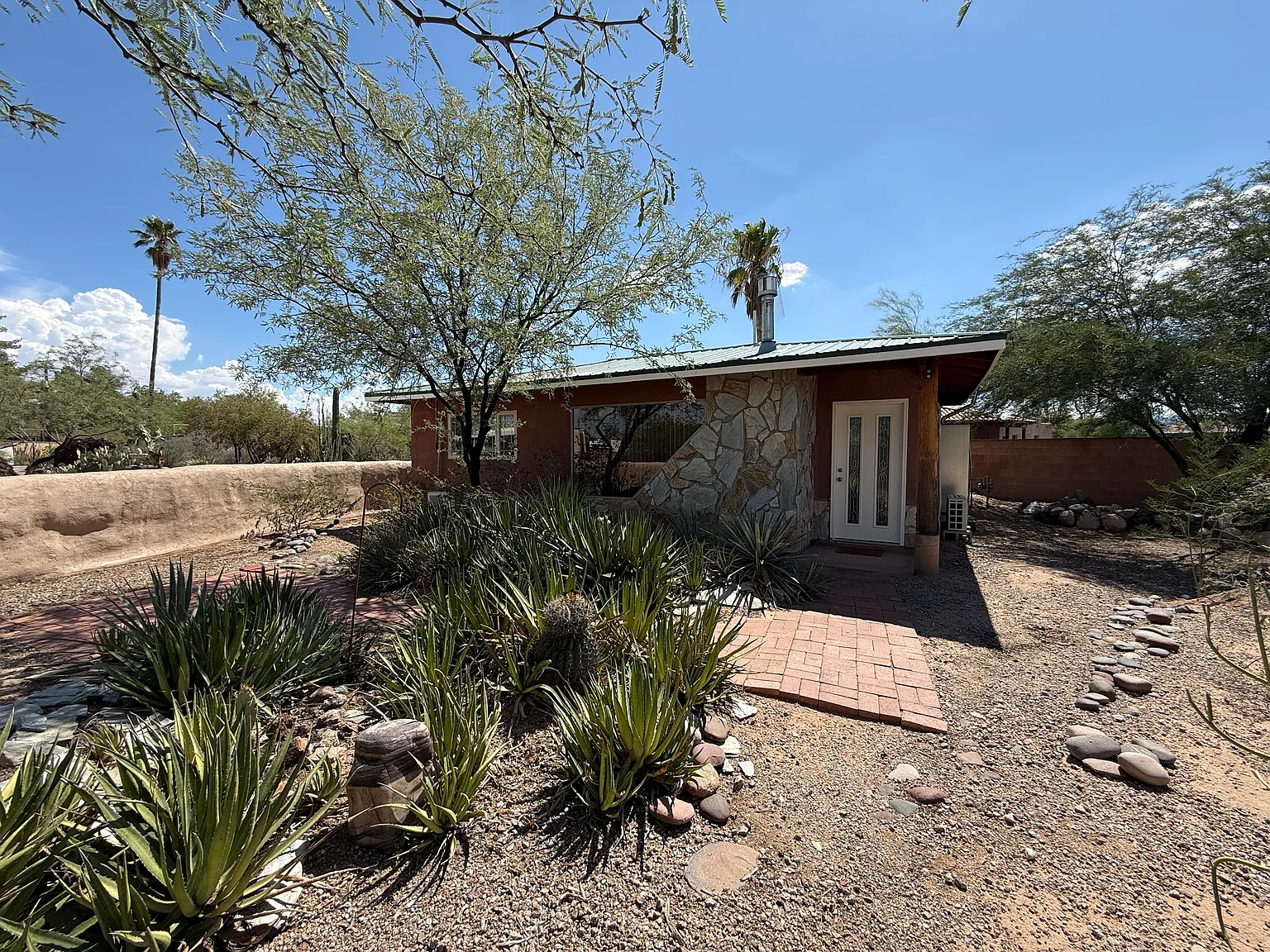 1 bed, 800 sqft, $1,075 — Photo 3