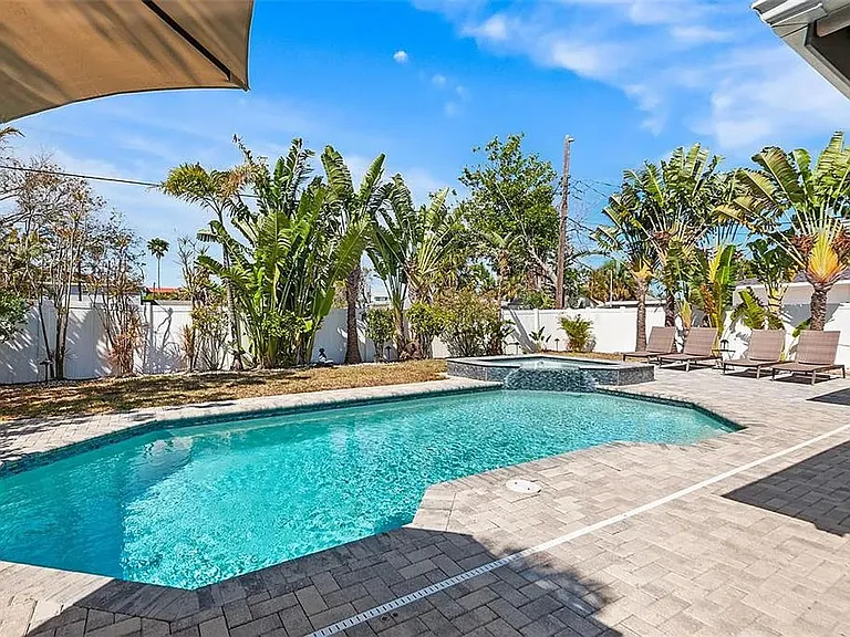 14024 N Bayshore Dr — Photo 40