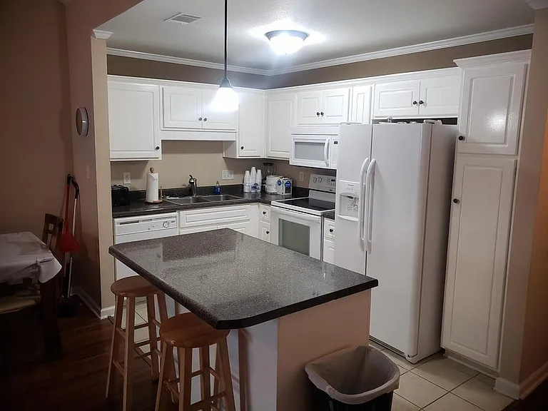 142 Grove Landing Ct — Photo 7