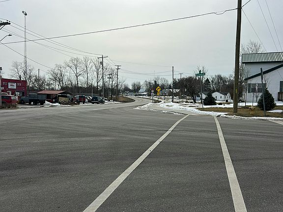 4th image of 436 Main St