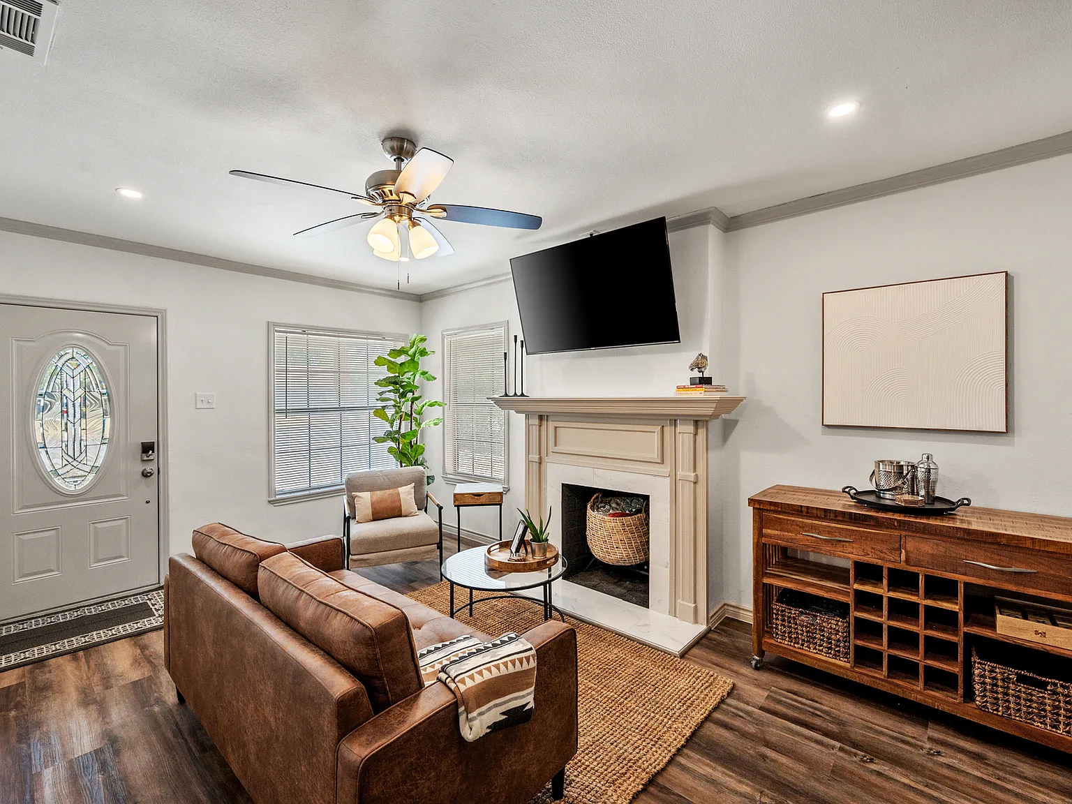 3 bed, 1266 sqft, $2,495 — Photo 4