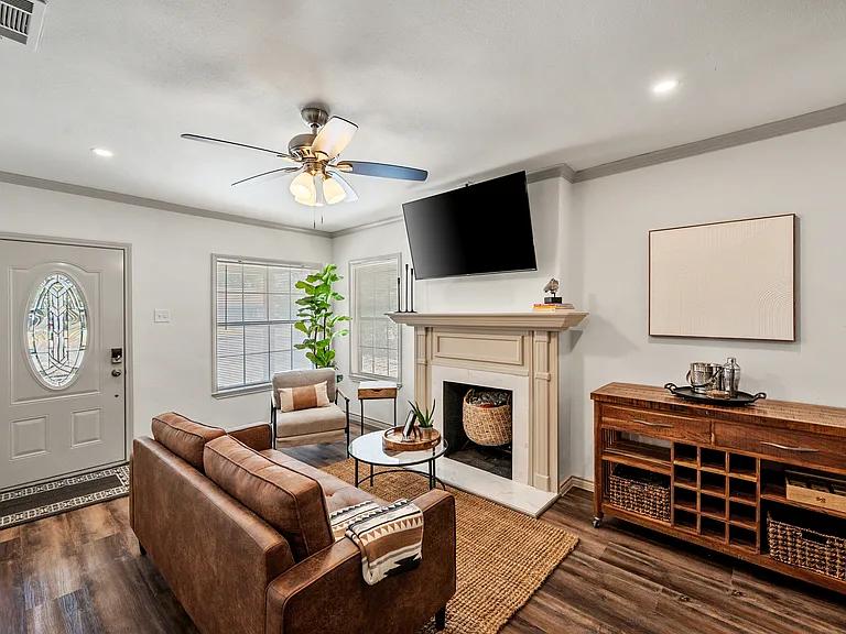 3458 Suffolk Dr — Photo 4