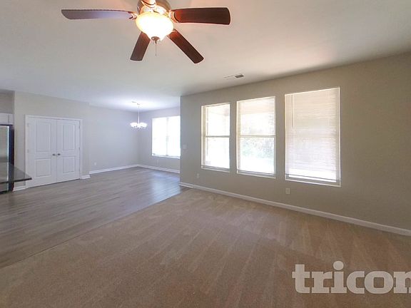 3rd image of 144 Daisy Cir