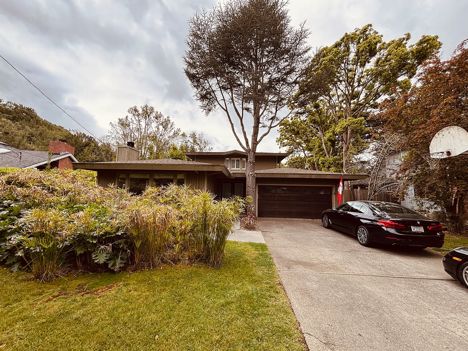 14 Lower Dr photo 1