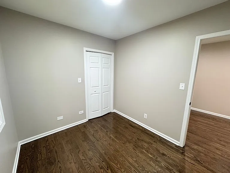 5438 S Indiana Ave — Photo 10
