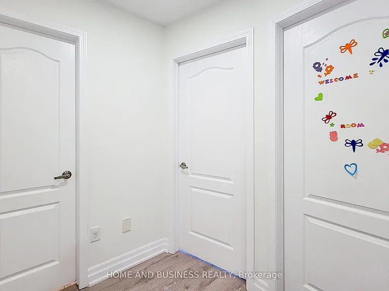 2374 Baintree Cres — Photo 22