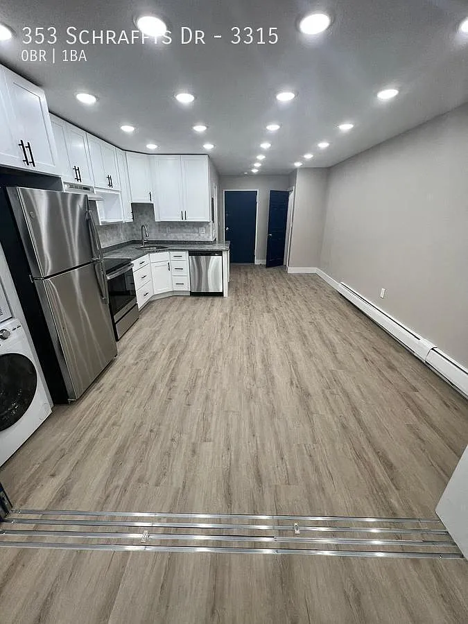Gorgeous Flex Unit with a WD in unit! — Photo 1