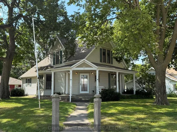 121 Elm St E, Dannebrog, NE 68831