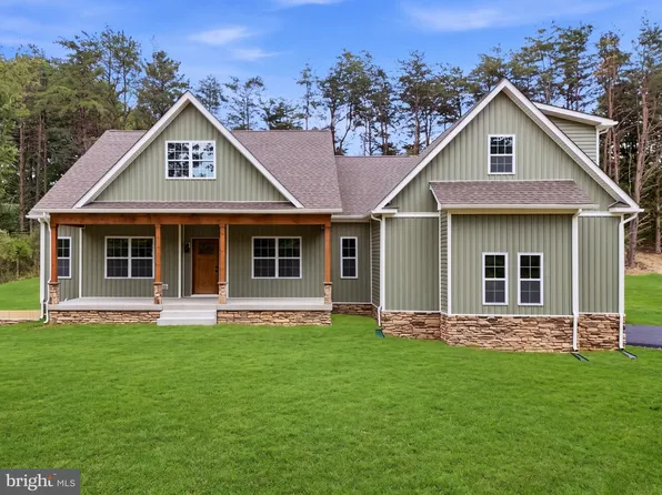 43 Spruce Ln, Berkeley Springs, WV 25411