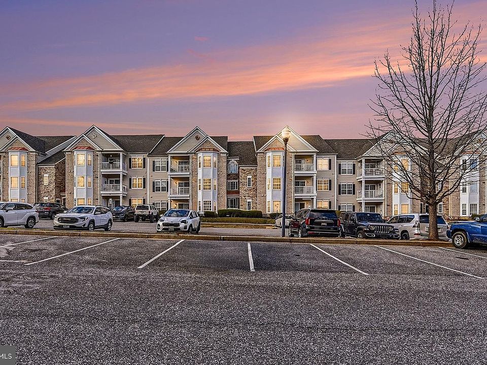 1st image of 402 Harrison Ct #8